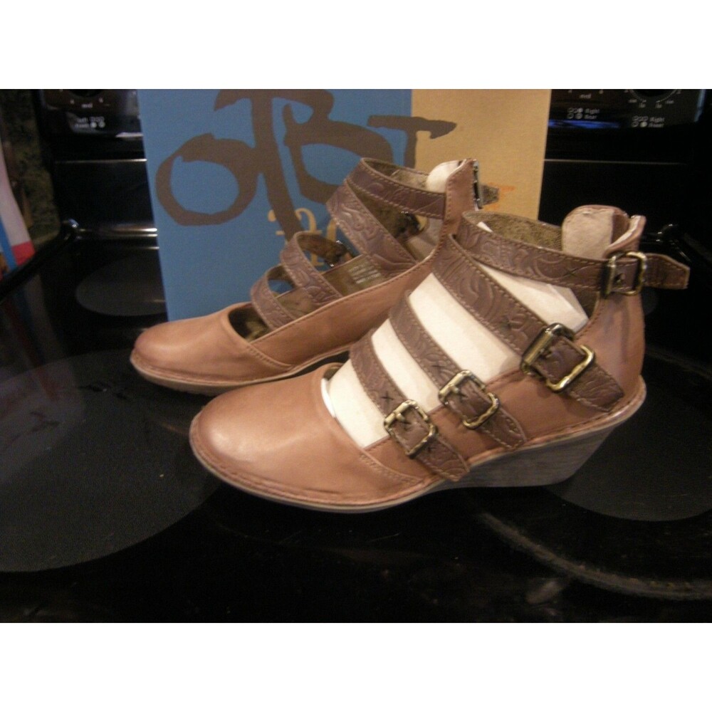 New Womens Acorn Brown Otbt Biker Heels, Size 7